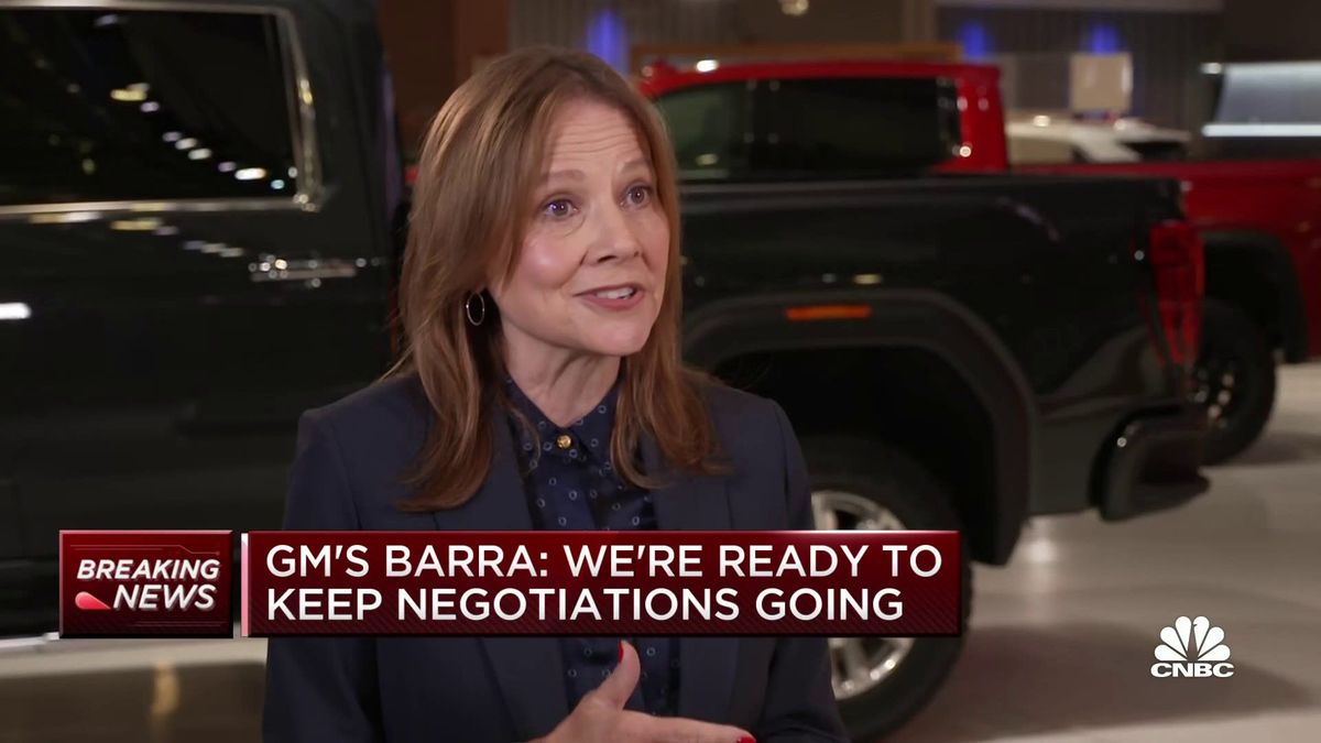 UAW strike brings blue-collar vs. billionaire battle to Detroit 3 GM CEO Mary Barra on UAW strike: We put a historic offer on the table