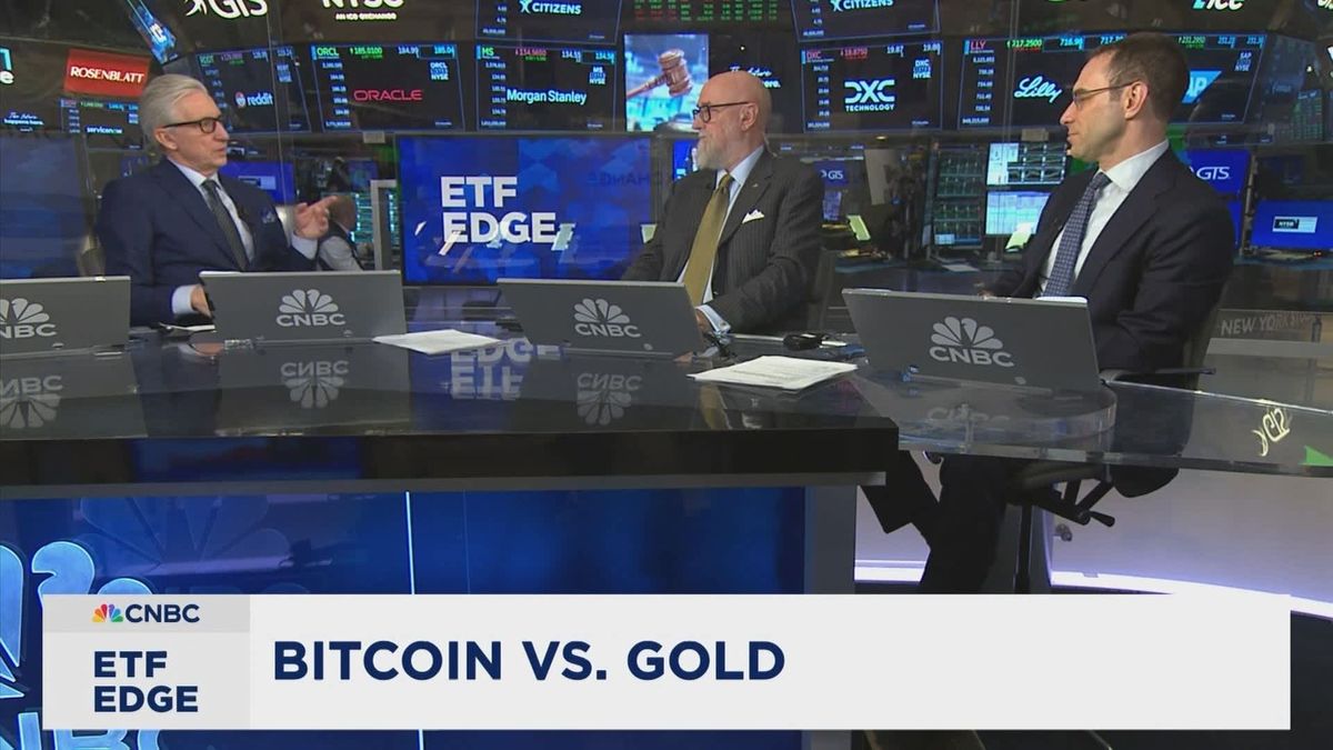 Bitcoin vs. gold: State Street worries the crypto rally's allure is distracting precious metal investors 1 GLD's competition: more than bitcoin?