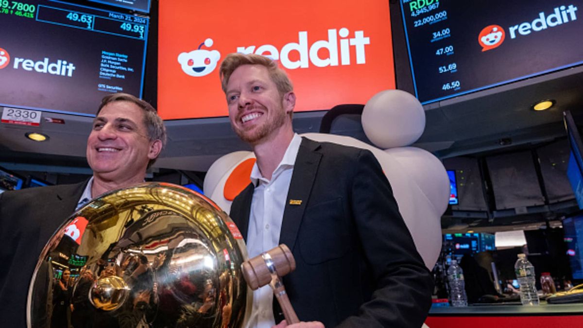Reddit stock pops 12% after showing strong advertising and user growth