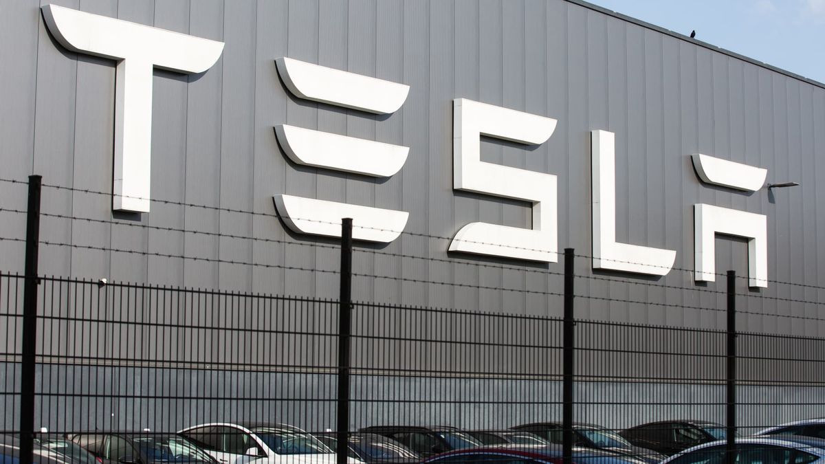 Tesla says it made its first driverless delivery of a new car to a customer