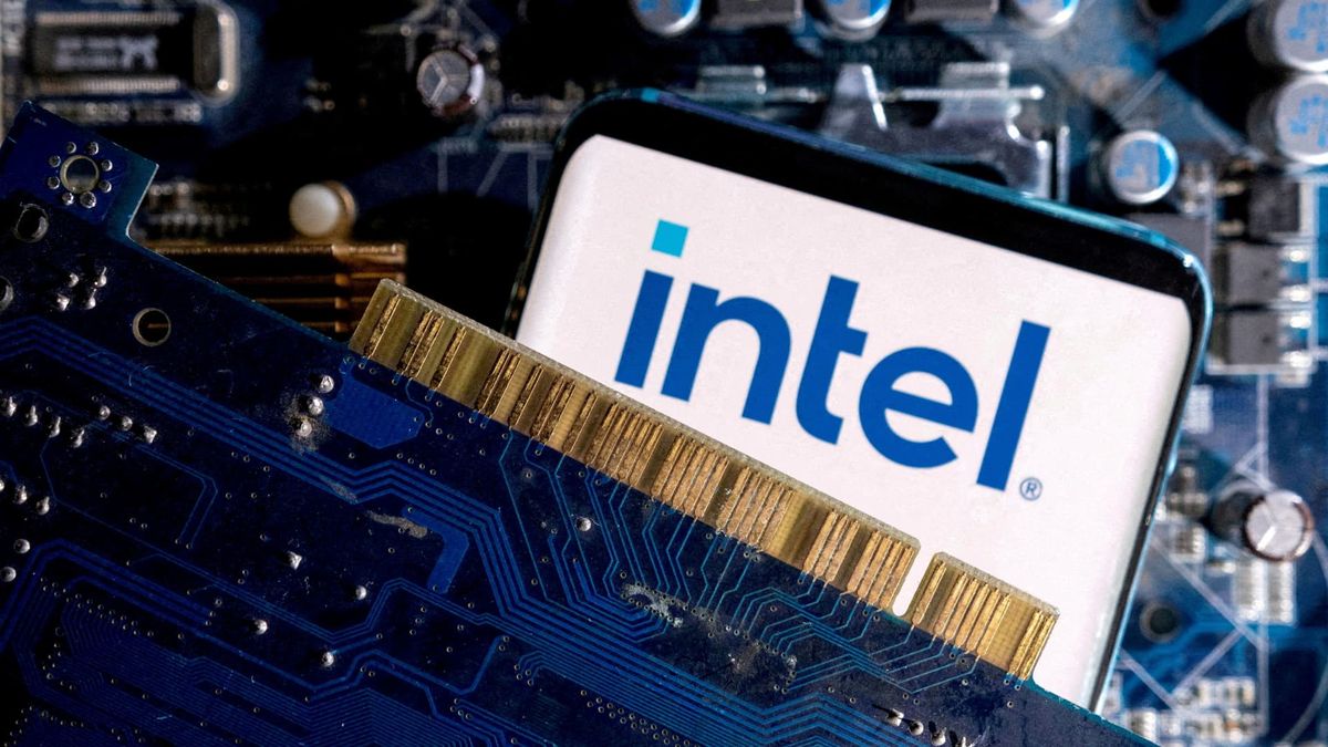 Intel pops 16% for best day since March 2020 on potential breakup