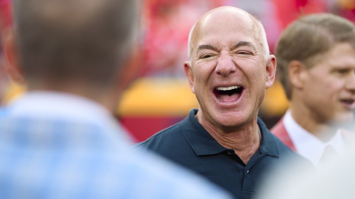 Jeff Bezos sells more than  billion in Amazon stock for third time this month