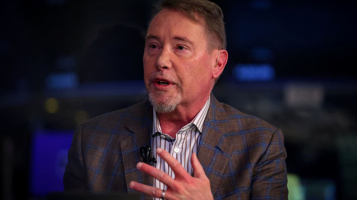 Jeffrey Gundlach sees one of the ‘least healthy’ stock markets of his career, urges 20% cash