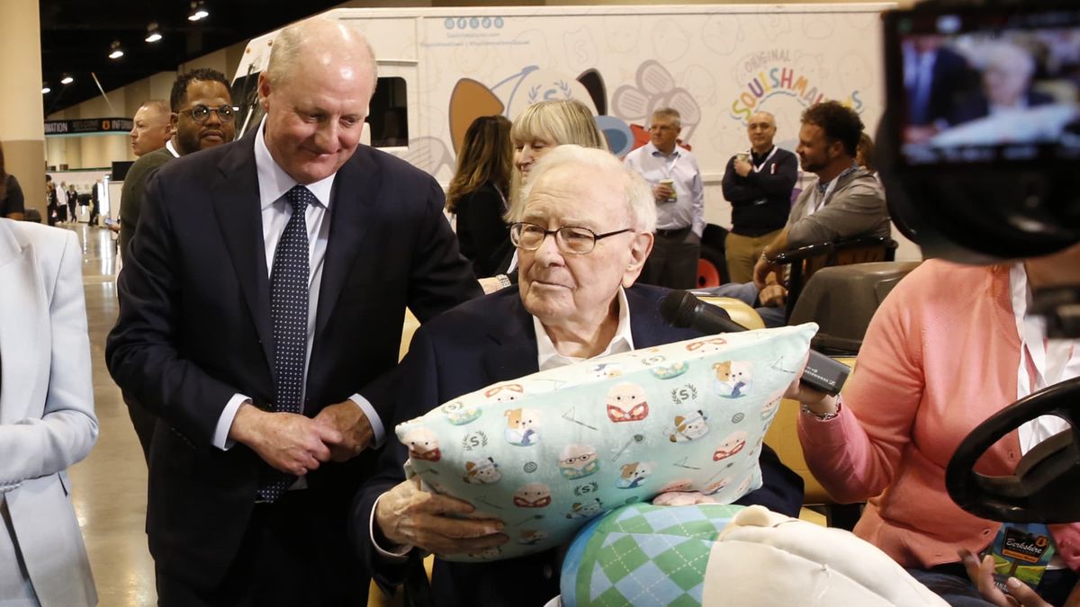 Berkshire Hathaway shares dip as Warren Buffett exits and Greg Abel era begins Berkshire Hathaway shares dip as Warren Buffett exits and Greg Abel era begins