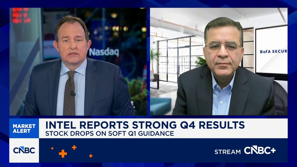 Intel stock drops 14% as manufacturing troubles overshadow earnings beat 1 BofA's Vivek Arya on Intel: We see no reason to buy a stock at 90x P/E