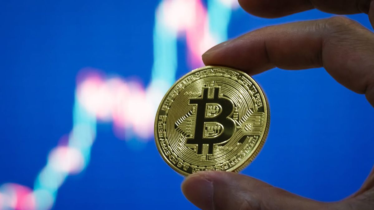 Bitcoin rallies to within 1% of all-time high, gaining safe-haven status during shutdown Bitcoin rallies to within 1% of all-time high, gaining safe-haven status during shutdown