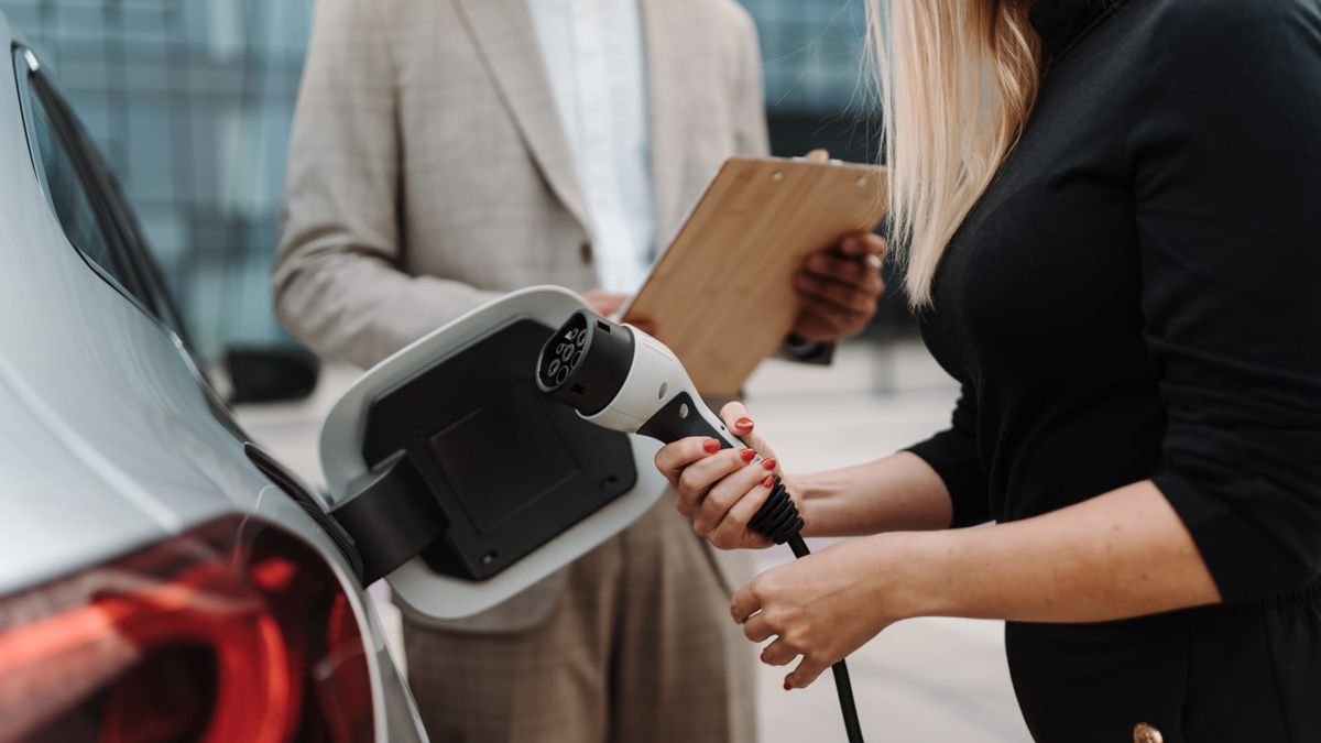 ‘YOLO’-buying EVs: As ,500 tax credit ends, consumers may rush to cash in. Here’s how to get a good deal