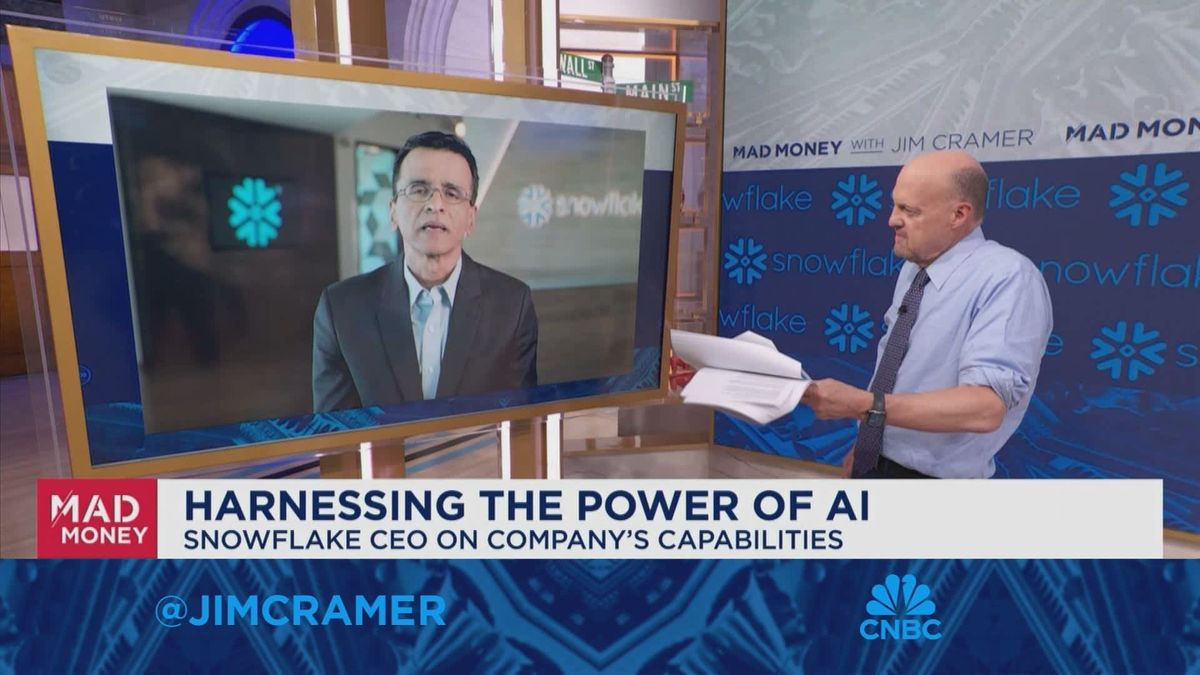 AT&T's massive data breach deepens crisis for Snowflake seven weeks after hack was disclosed 2 Snowflake CEO joins Jim Cramer after earnings report drives stock higher