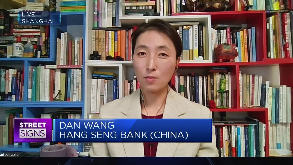 China's central bank governor says there's room to cut banks' reserve requirements 1 China's 5% GDP target is 'really ambitious,' economist says