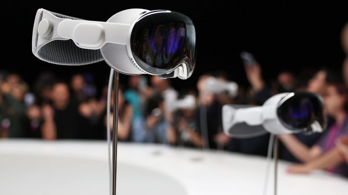 Qualcomm announces new chip to power Samsung and Google’s competitors to Apple Vision Pro headset Qualcomm announces new chip to power Samsung and Google’s competitors to Apple Vision Pro headset