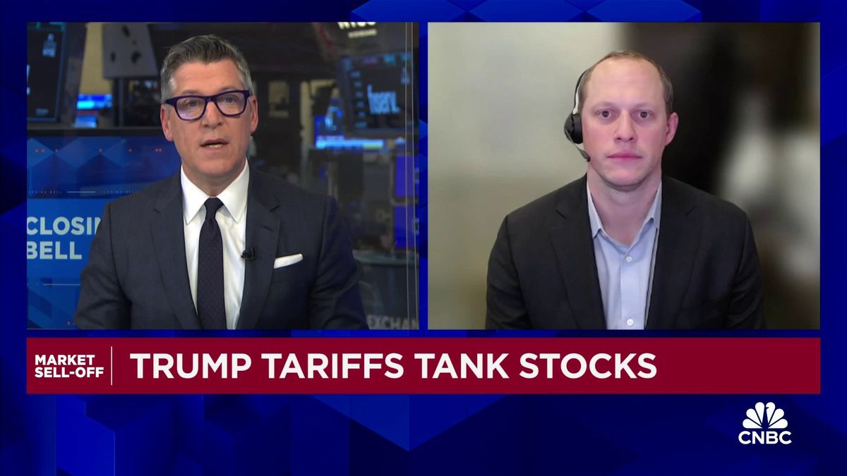 Apple's highest-end iPhone could see $350 price hike in U.S. on Trump tariffs, analyst predicts 1 Apple plummets on Trump tariffs: Here's what you need to know
