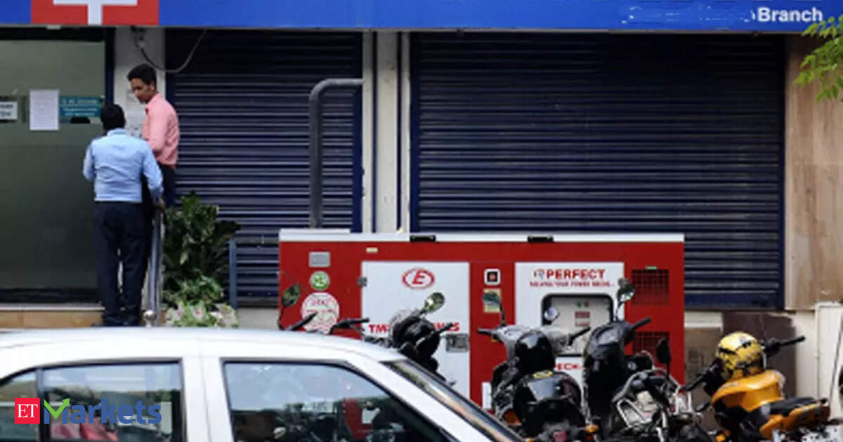 Brokerages cut price targets for HDFC Bank on margin worries
