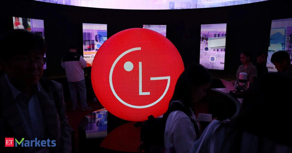 LG walking Hyundai path, hires another banker for .5 billion IPO