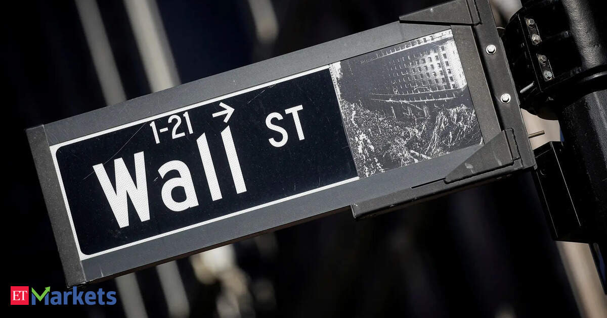 US stocks open lower after weak private payrolls data, government shutdown