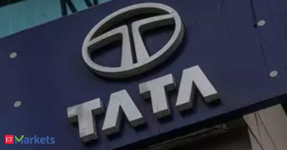 Tata Sons sells over 2 crore shares of TCS in Rs 9,000-crore block deal, stock down 3% Tata Sons sells over 2 crore shares of TCS in Rs 9,000-crore block deal, stock down 3%