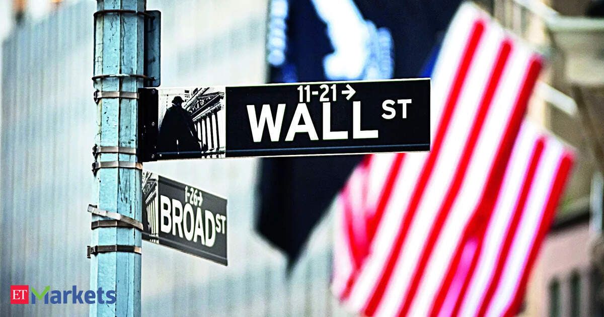 US stocks open higher on retail sales boost