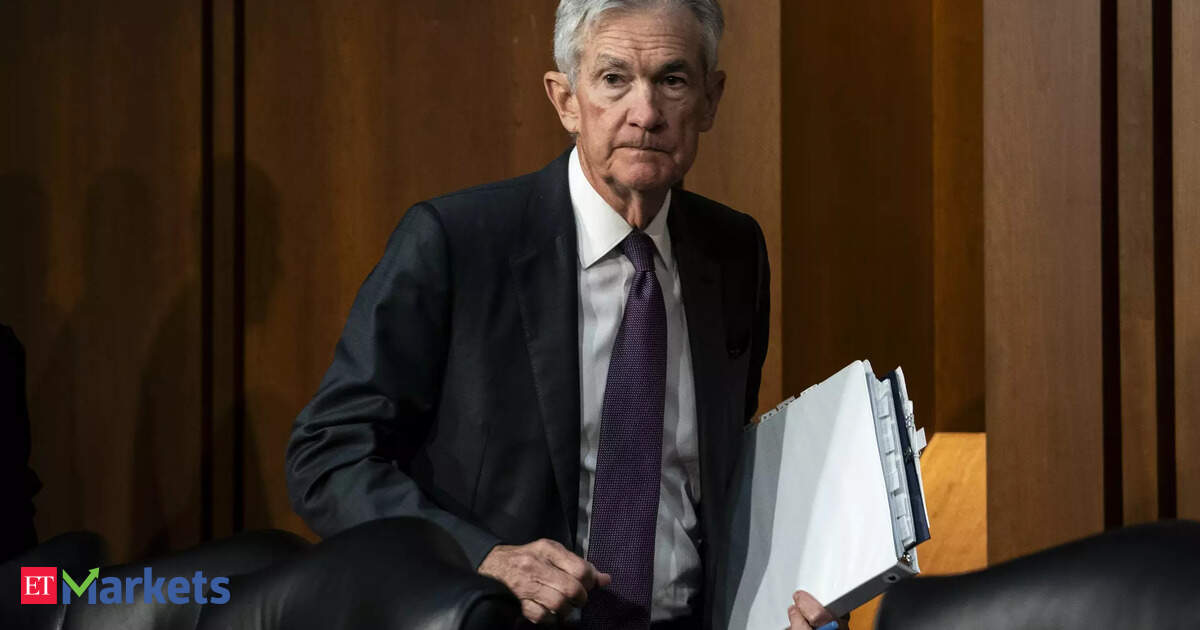 Fed leaves policy rate outlook unchanged amid projected growth slowdown, temporary inflation jump