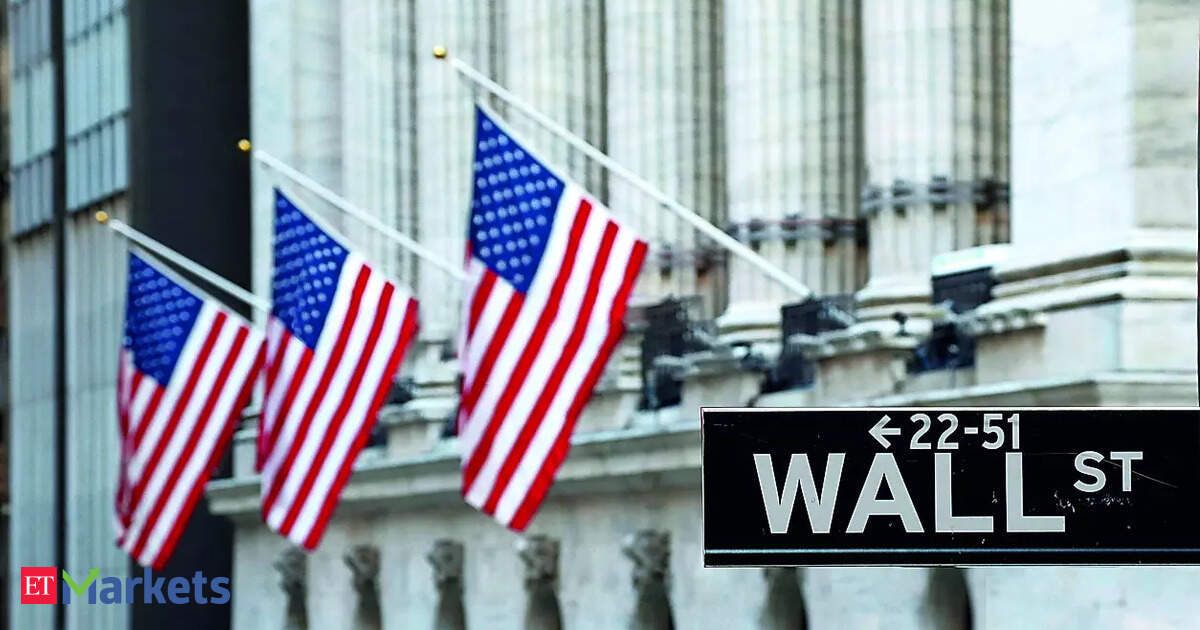 US stocks edge up as investors position for busy week of data