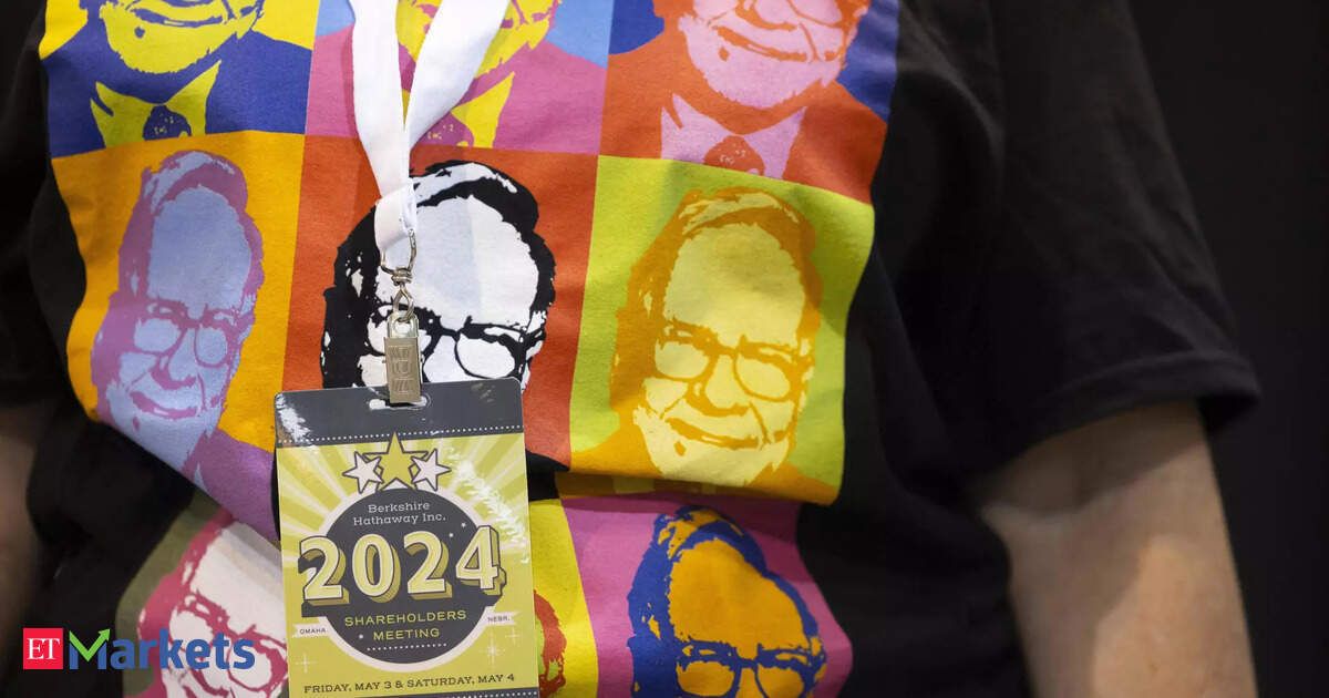 Berkshire cash hoard scores another record as earnings gain