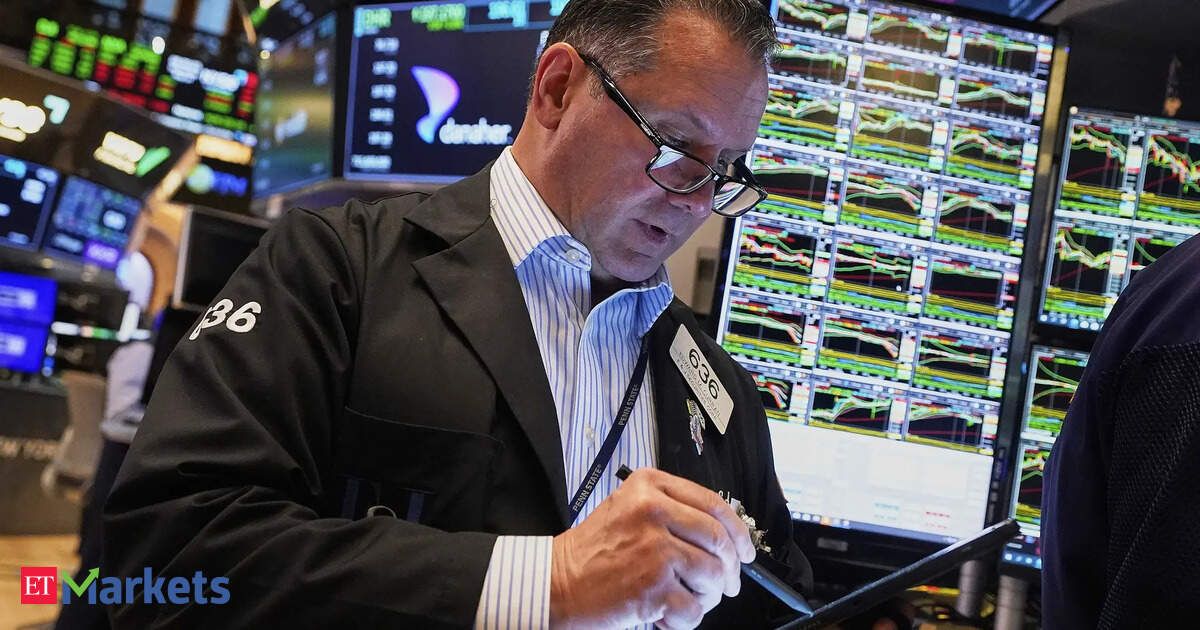 S&P 500 ends higher as Oracle reignites AI rally; Boeing drops