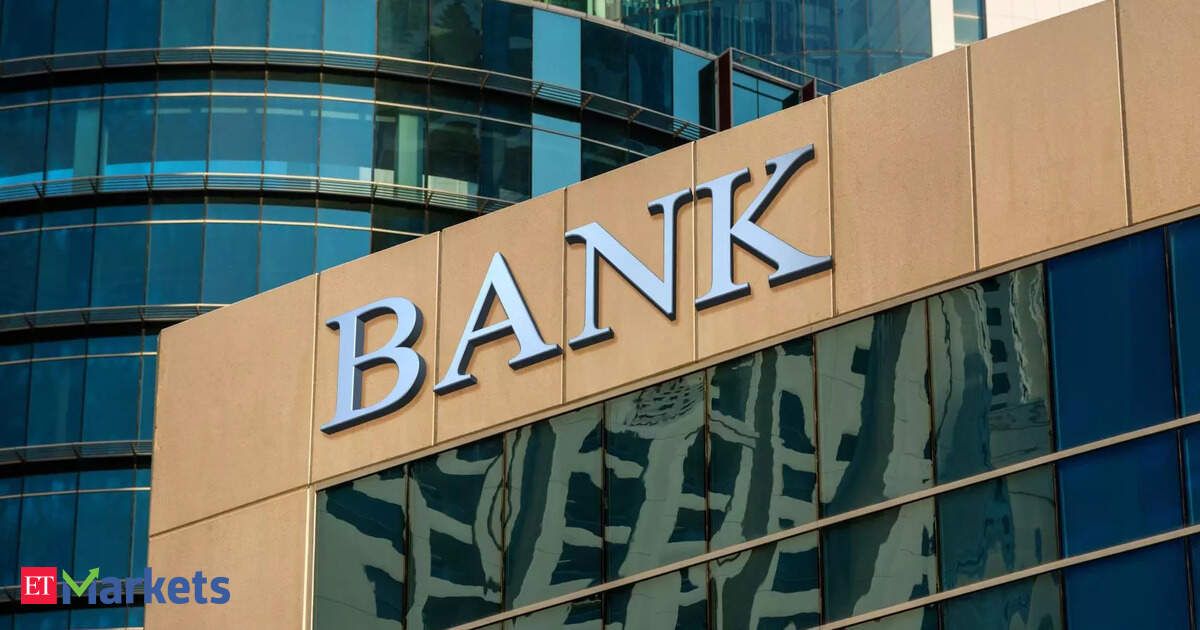 HDFC, Yes Bank, SBI, AU Small Finance Bank shares jump up to 4%. Key Nifty Bank levels to watch out for HDFC, Yes Bank, SBI, AU Small Finance Bank shares jump up to 4%. Key Nifty Bank levels to watch out for