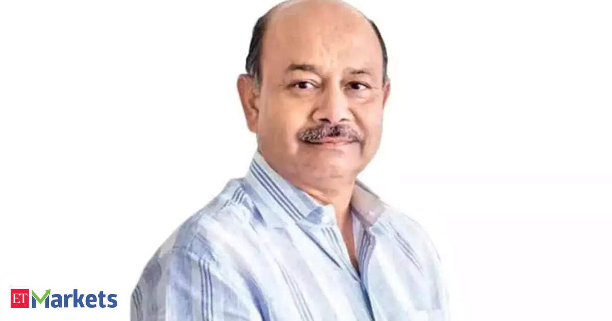 Radhakishan Damani sells 1 lakh shares in VST Industries for Rs 4.4 crore via block deal Radhakishan Damani sells 1 lakh shares in VST Industries for Rs 4.4 crore via block deal