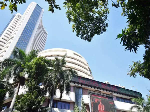 ET Market Watch: Markets end flat as IT gains offset consumer stock losses | The Economic Times Podcast