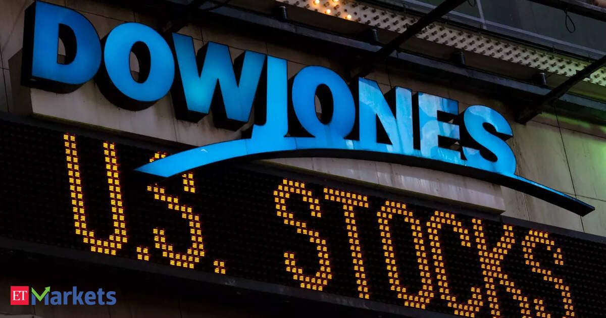 Dow closes at a one-month high as investors broaden portfolios