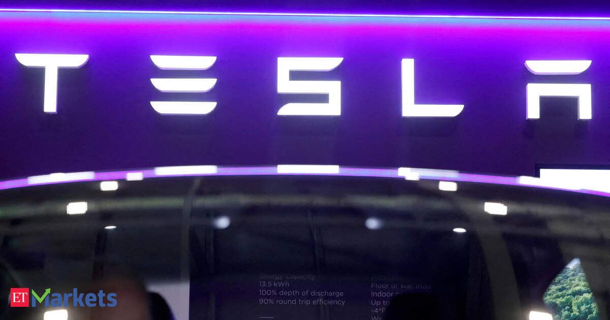 Tesla shares fall 6.4% on reported delay of robotaxi event Tesla shares fall 6.4% on reported delay of robotaxi event