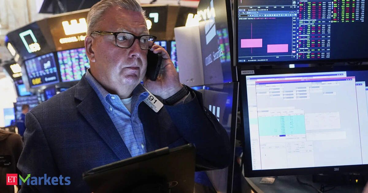 Wall Street ends higher on rate cuts, S&P 500, Nasdaq miss record highs