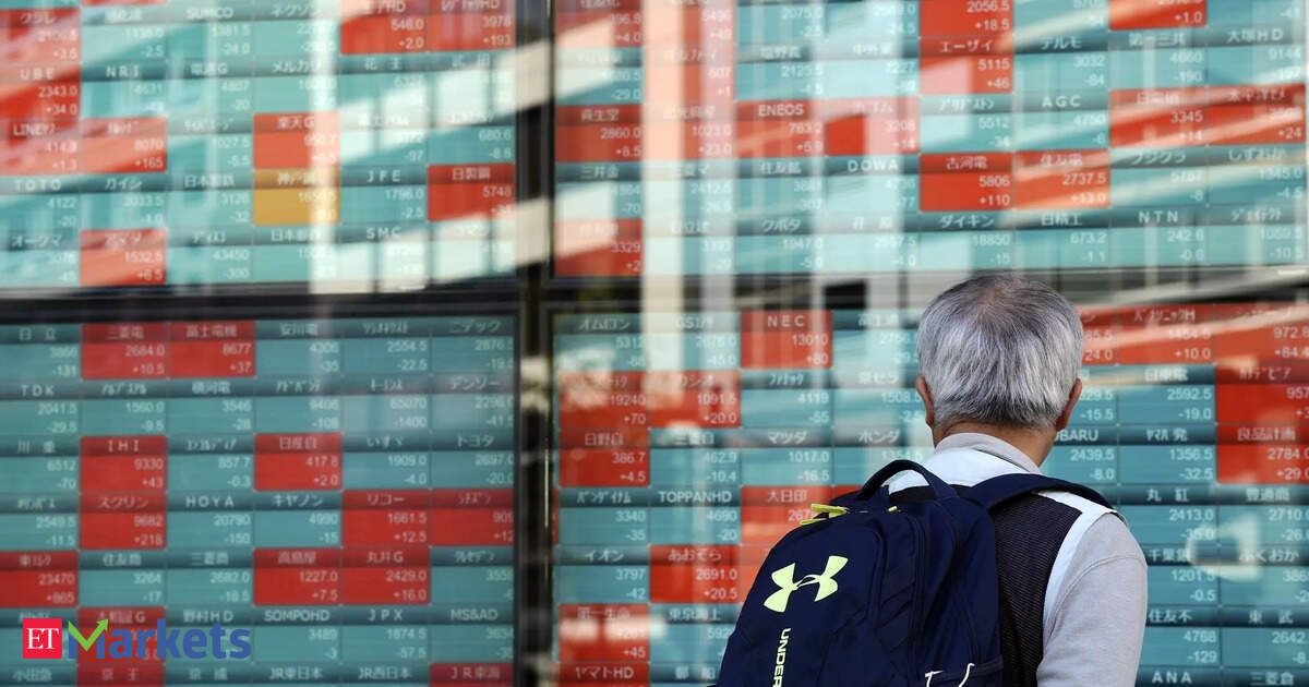 Asian stocks drop as Trump’s tariff deadline nears
