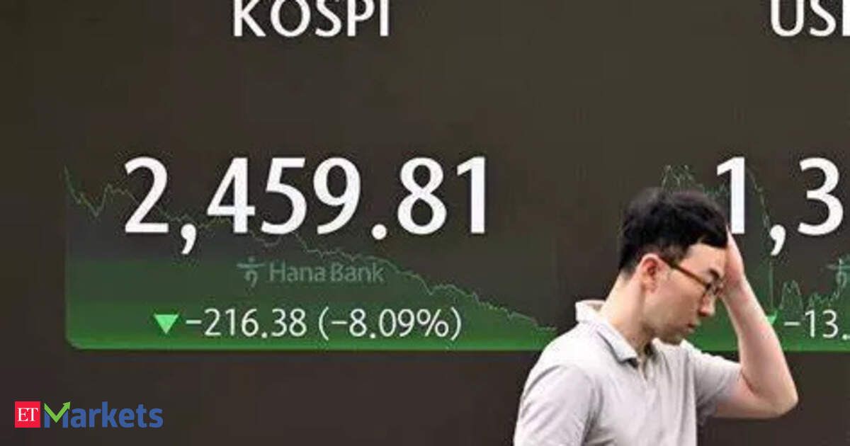 S.Korean shares close at 3-1/2-year high on AI rally; SK Hynix hits record high
