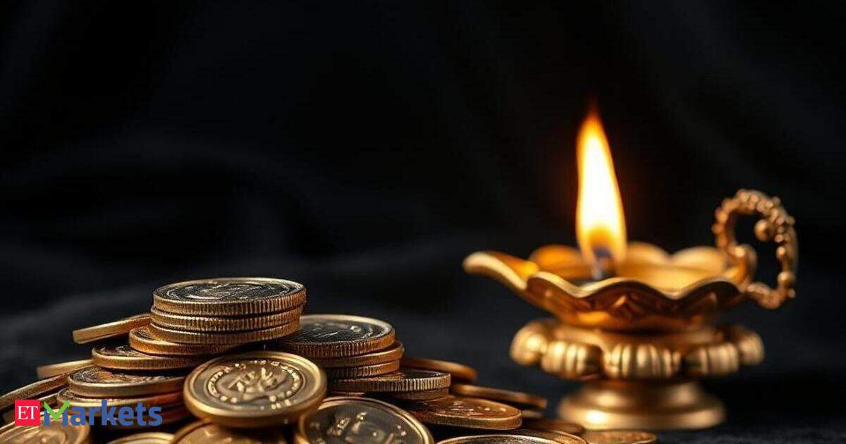 Diwali 2025: Gold, silver prices drop from record highs. Check latest rates on 19 October Diwali 2025: Gold, silver prices drop from record highs. Check latest rates on 19 October