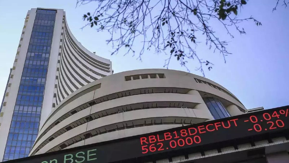 ET Market Watch: Sensex Falls 182 pts, Nifty Below 24,800 | IT & Auto Stocks Drag Markets | The Economic Times Podcast