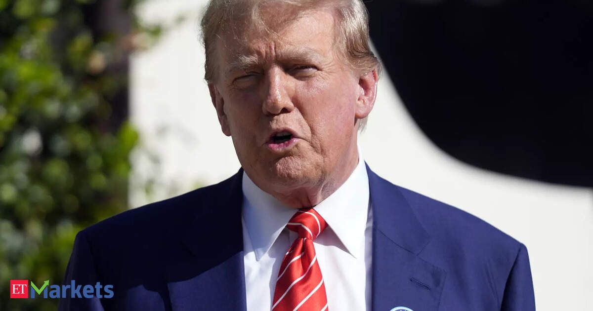 Investors approve merger to list Trump’s social media company