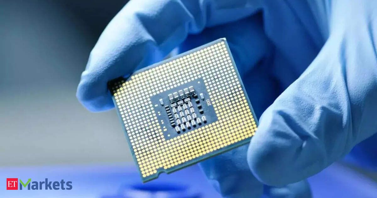 Chip stocks fall on ASML forecast cut, potential US AI chip export cap