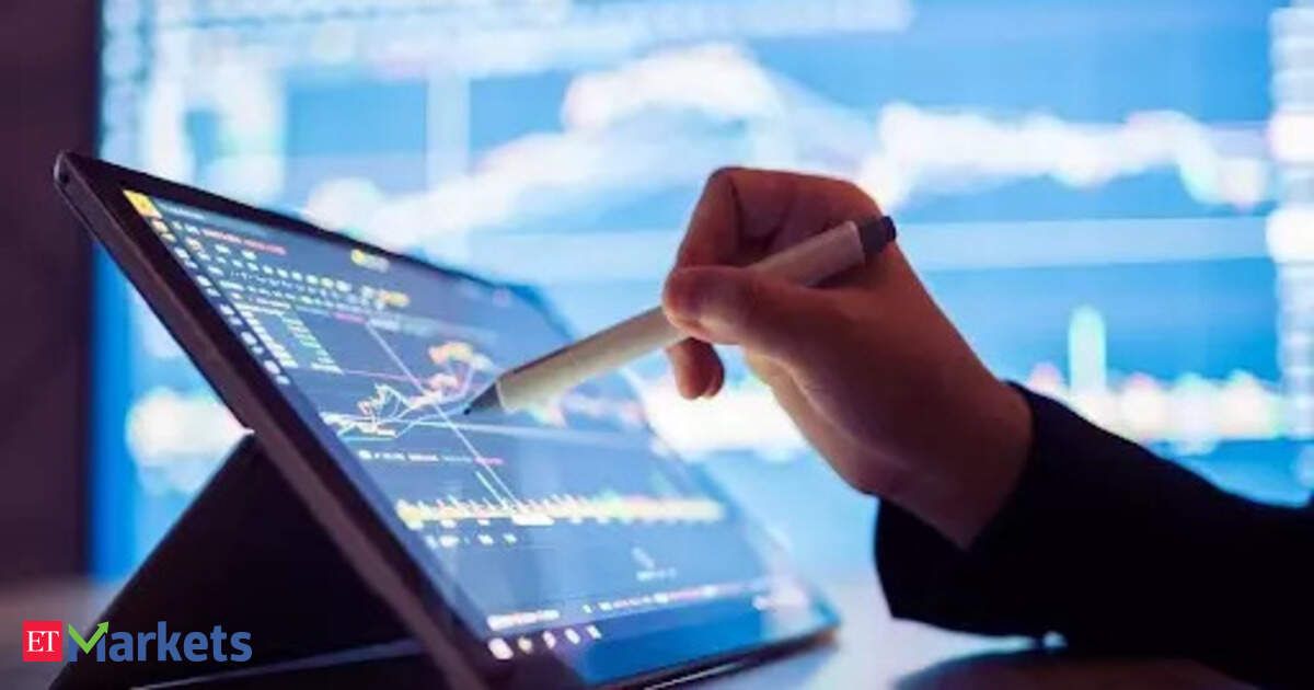 FII exodus hits record Rs 1.6 lakh crore in FY26 despite strong DII cushion FII exodus hits record Rs 1.6 lakh crore in FY26 despite strong DII cushion