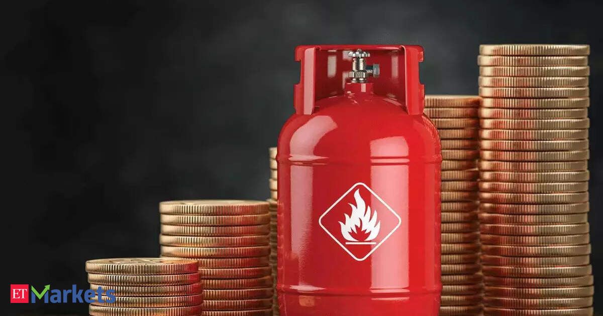 Natural gas prices hovering near 1-year high as peak winter season approaches Natural gas prices hovering near 1-year high as peak winter season approaches