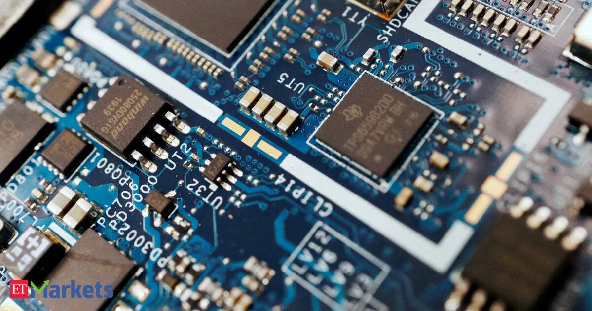 Tesla, chip stocks Intel, Qualcomm tumble as China’s retaliation stokes fears of widening trade war Tesla, chip stocks Intel, Qualcomm tumble as China’s retaliation stokes fears of widening trade war