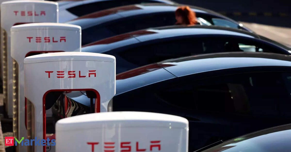 Tesla shares gain 5% as Trump-Musk feud appears to cool