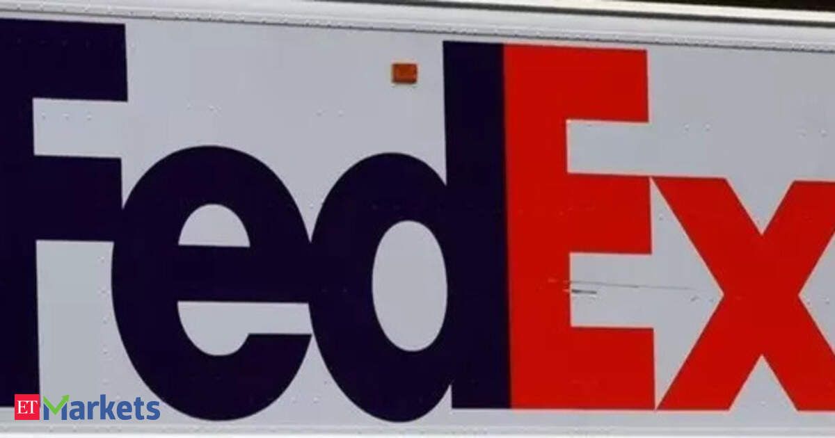 FedEx profit misses, cuts full-year revenue forecast; shares sink