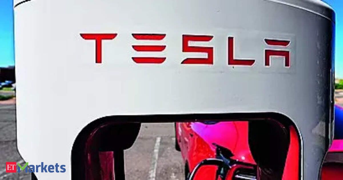 Hedge funds short on Tesla just lost more than  billion