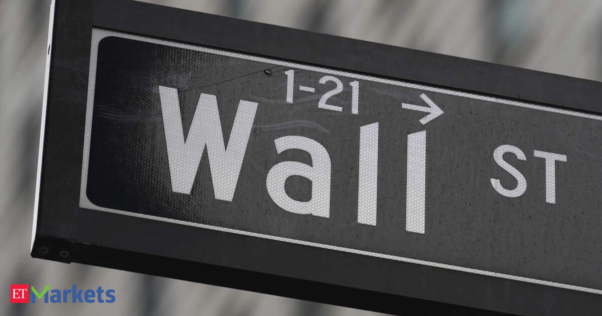 Wall Street ends sharply lower as tariff risks send investors fleeing Wall Street ends sharply lower as tariff risks send investors fleeing