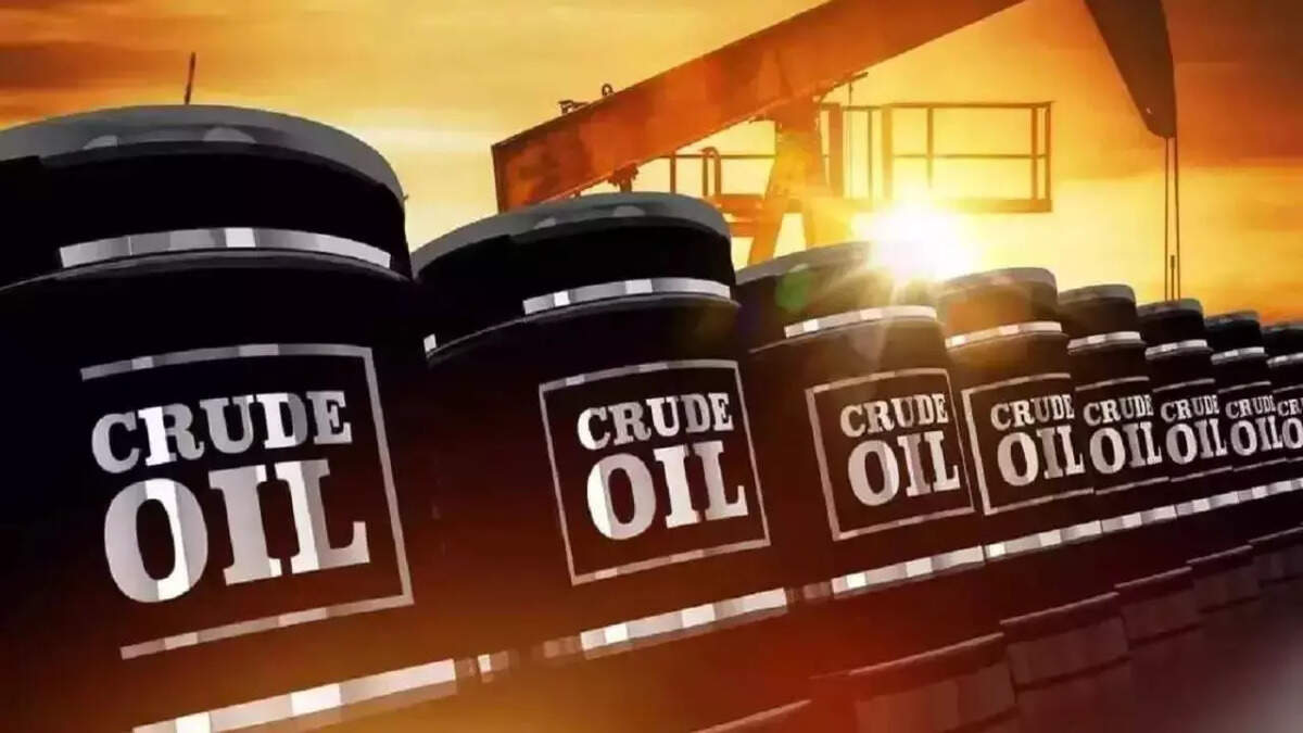 f4d8411b mcx crude oil at 10 month high should you buy at current levels