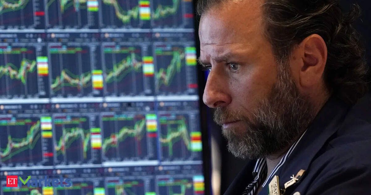 Global stock traders face dip-buying dilemma after crushing sell-off Global stock traders face dip-buying dilemma after crushing sell-off