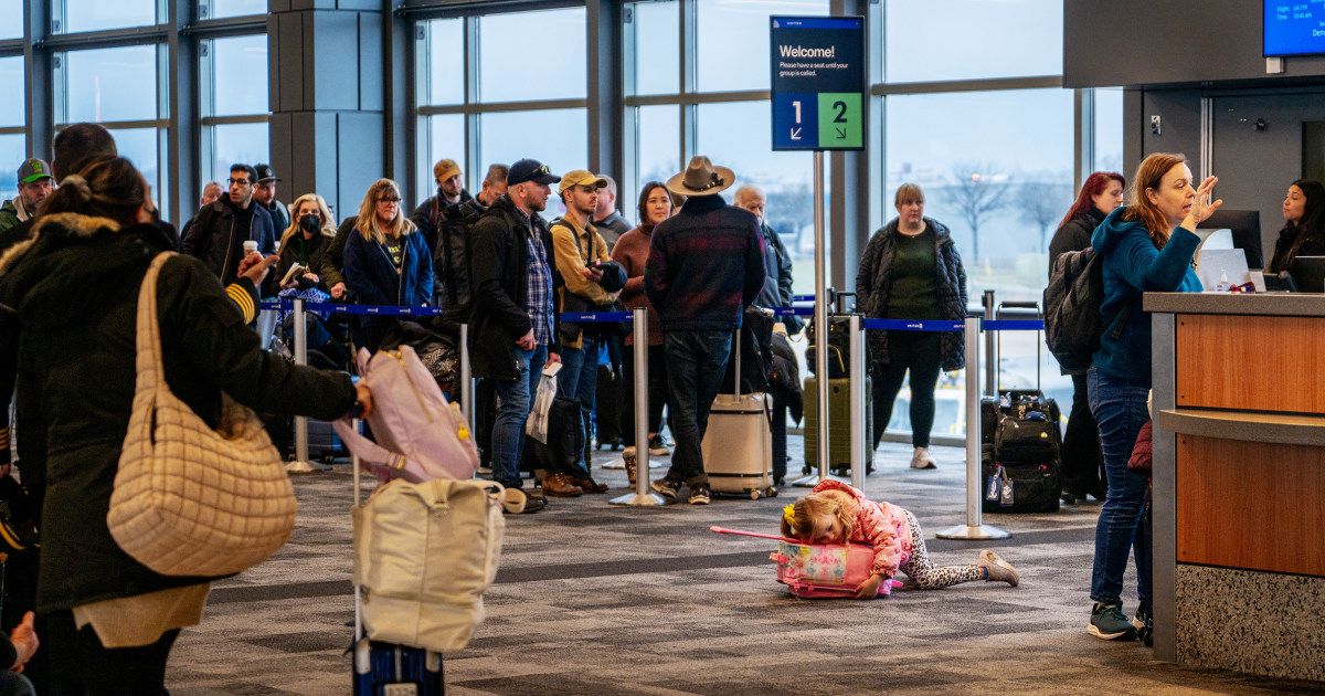 U.S. flight delays and cancellations stall travelers nationwide as winter storm drags on