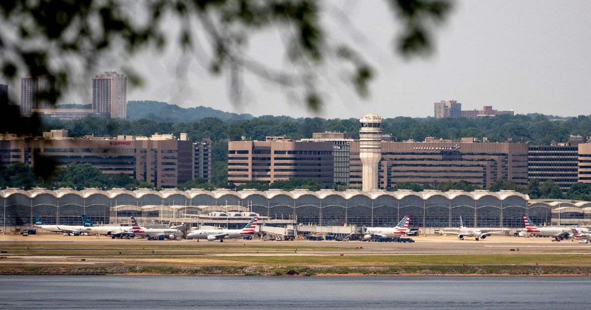 Flights to D.C. area briefly grounded due to communications system issues, FAA says Flights to D.C. area briefly grounded due to communications system issues, FAA says