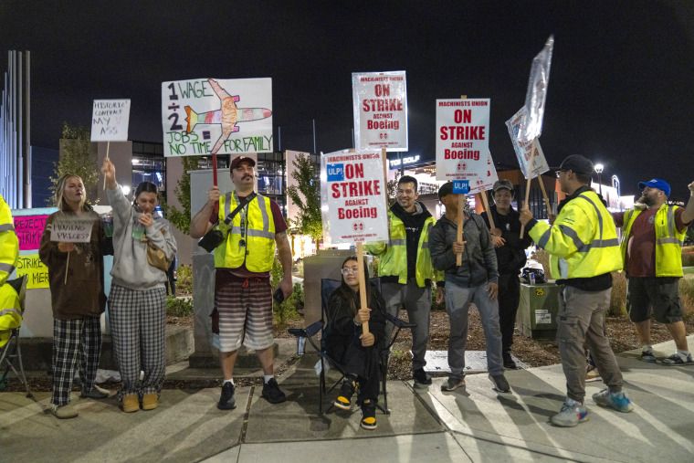Here's what the Boeing strike might mean for flyers 1 Boeing Workers Strike