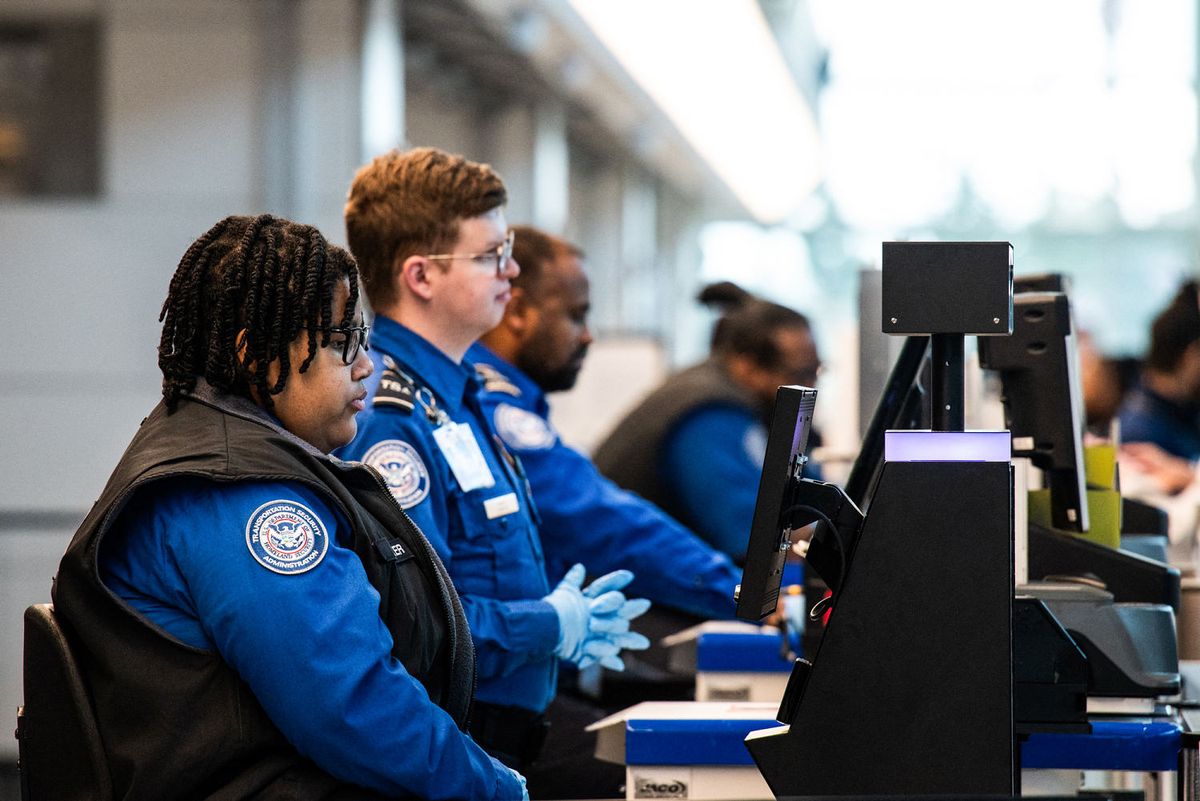 Long security lines form at airports as TSA agents miss first full paychecks amid DHS standoff 1 125021de 260315 tsa airport vl 312p 1e0e45