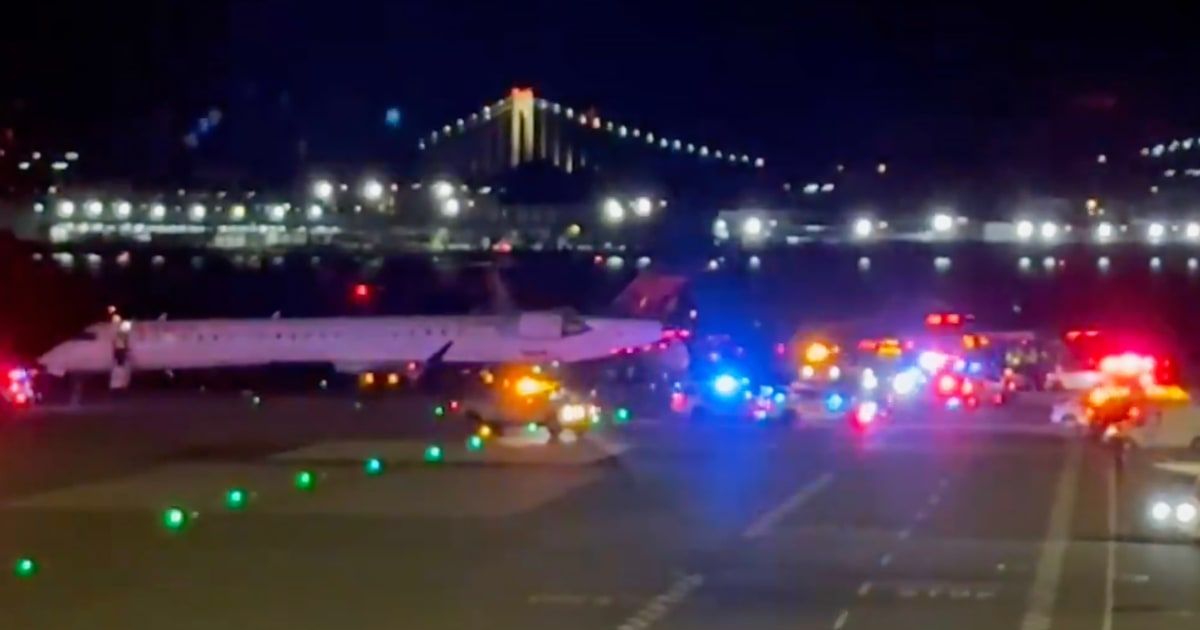 Plane taxiing at LaGuardia Airport clipped by another jet on ground Plane taxiing at LaGuardia Airport clipped by another jet on ground